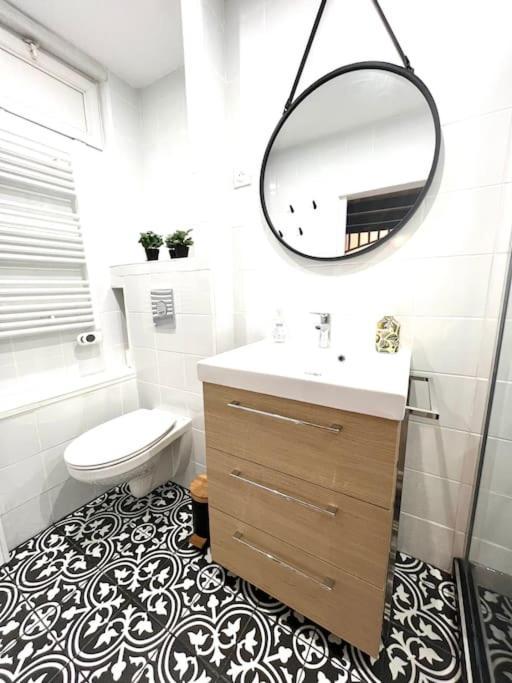 Jolie Mini Maison Lovely Tiny House Vitry-sur-Seine Exterior photo